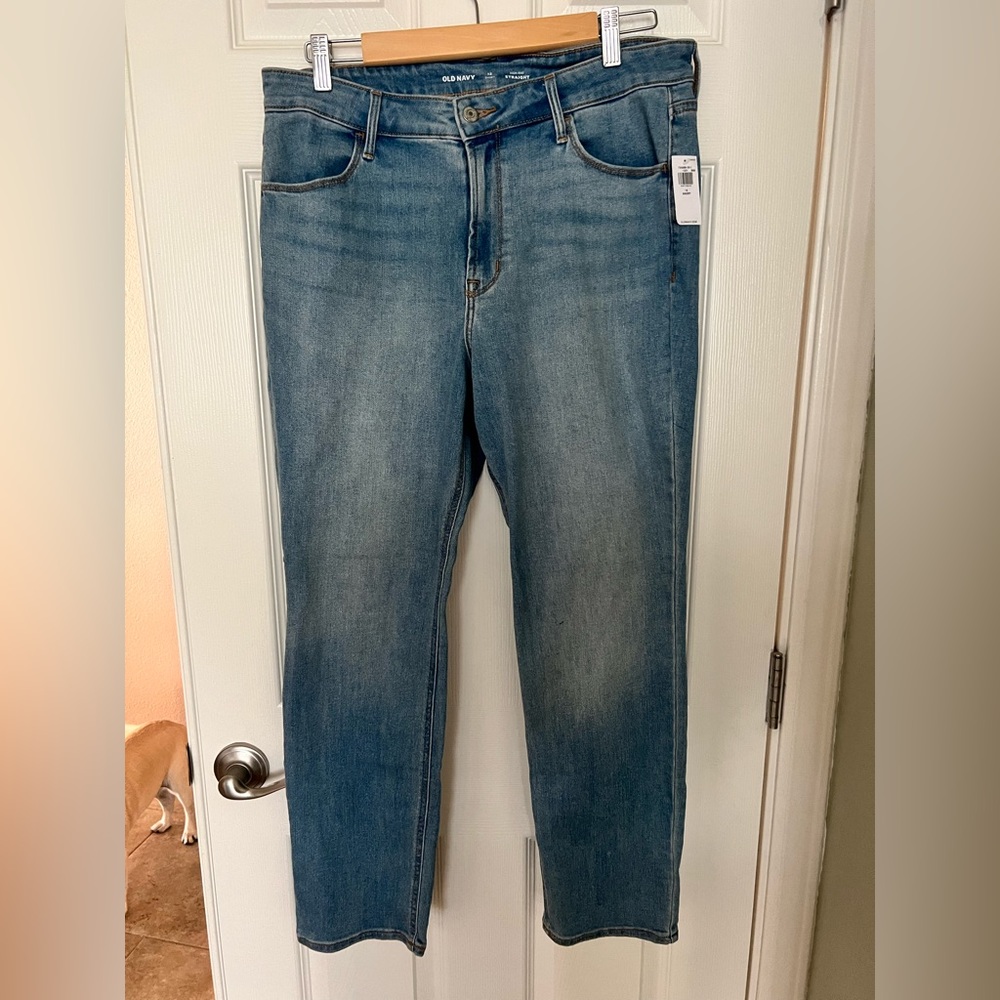 NWT. Old Navy High Rise Straight Jeans 12S